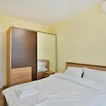 Armada 1br *