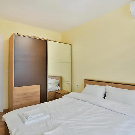 Armada 1br *
